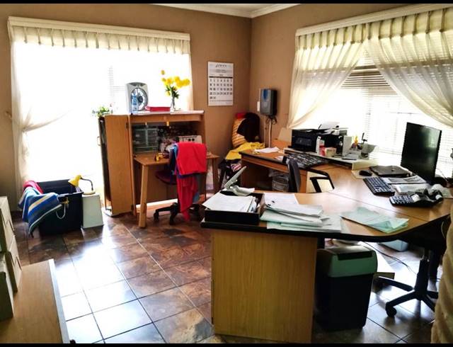 BUSINESS FOR SALE IN GARTHDALE